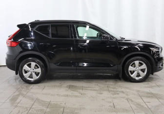 Подержанный автомобиль Volvo XC40 2019 года (5 фото)