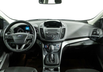 Подержанный автомобиль Ford Kuga 2019 года (6 фото)