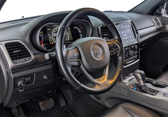 Подержанный автомобиль Jeep Grand Cherokee 2021 года (15 фото)