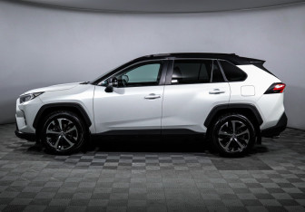 Подержанный автомобиль Toyota RAV4 2021 года (8 фото)
