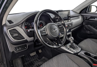 Подержанный автомобиль Kia Seltos 2020 года (15 фото)