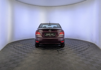 Подержанный автомобиль Hyundai Solaris Sedan 2012 года (6 фото)