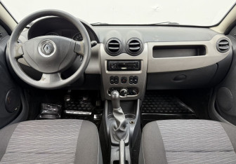 Подержанный автомобиль Renault Sandero 2011 года (12 фото)