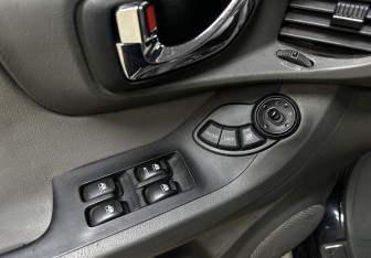 Подержанный автомобиль Hyundai Santa Fe 2009 года (16 фото)