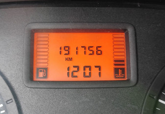 Подержанный автомобиль Renault Logan Sedan 2007 года (15 фото)