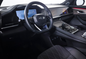 Подержанный автомобиль Geely Monjaro 2025 года (17 фото)