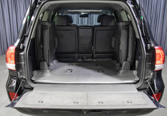 Подержанный автомобиль Toyota Land Cruiser Suv 2008 года (11 фото)