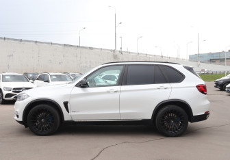 Подержанный автомобиль BMW X5 2014 года (8 фото)