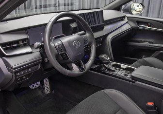 Подержанный автомобиль Toyota Camry Sedan 2025 года (16 фото)