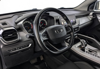 Подержанный автомобиль Geely Coolray 2022 года (15 фото)