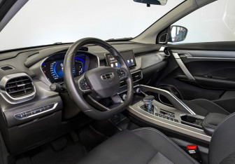 Подержанный автомобиль Geely Coolray 2023 года (16 фото)