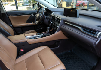 Подержанный автомобиль Lexus RX 2017 года (13 фото)