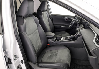 Подержанный автомобиль Toyota RAV4 2024 года (24 фото)