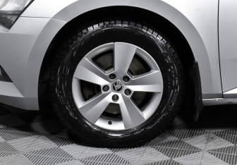 Подержанный автомобиль Skoda Superb Liftback 2016 года (28 фото)