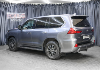 Подержанный автомобиль Lexus LX 2019 года (7 фото)
