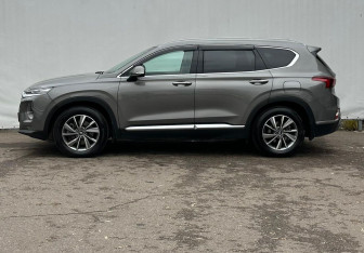 Подержанный автомобиль Hyundai Santa Fe 2019 года (8 фото)