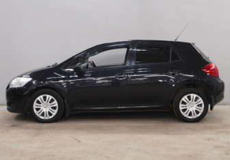 Подержанный автомобиль Toyota Auris Hatchback 2007 года (8 фото)