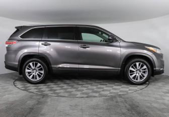 Подержанный автомобиль Toyota Highlander 2014 года (4 фото)