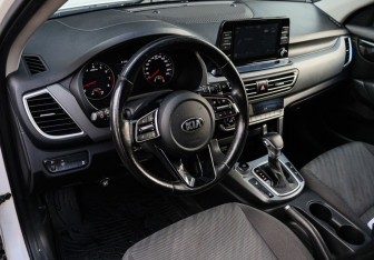 Подержанный автомобиль Kia Seltos 2020 года (11 фото)