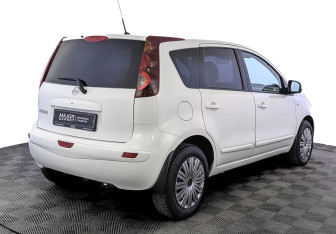 Подержанный автомобиль Nissan Note 2013 года (5 фото)