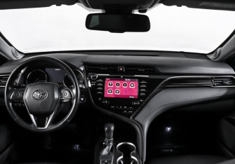 Подержанный автомобиль Toyota Camry Sedan 2018 года (17 фото)