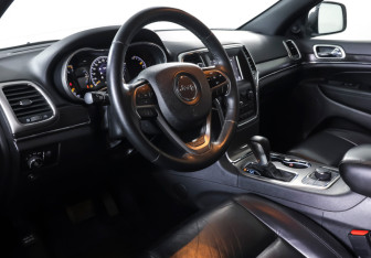 Подержанный автомобиль Jeep Grand Cherokee 2018 года (14 фото)