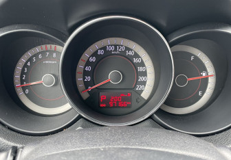 Подержанный автомобиль Kia Cerato Sedan 2012 года (18 фото)