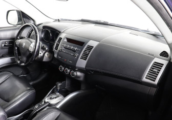 Подержанный автомобиль Peugeot 4007 2010 года (8 фото)