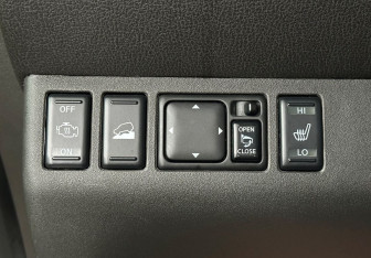 Подержанный автомобиль Nissan Pathfinder 2008 года (16 фото)