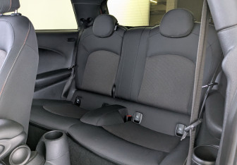 Подержанный автомобиль MINI Hatch 2019 года (10 фото)