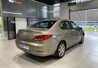 Подержанный автомобиль Peugeot 408 2013 года (4 фото)