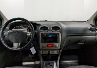 Подержанный автомобиль Ford Focus Hatchback 2009 года (22 фото)