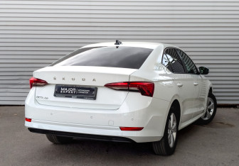 Подержанный автомобиль Skoda Octavia Liftback 2021 года (5 фото)