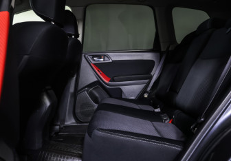 Подержанный автомобиль Subaru Forester Suv 2012 года (11 фото)