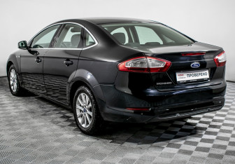 Подержанный автомобиль Ford Mondeo Sedan 2012 года (7 фото)