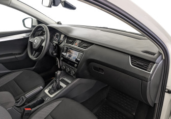 Подержанный автомобиль Skoda Octavia Liftback 2019 года (13 фото)