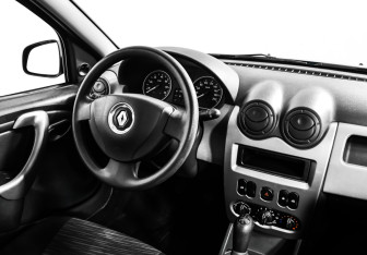 Подержанный автомобиль Renault Sandero 2013 года (9 фото)