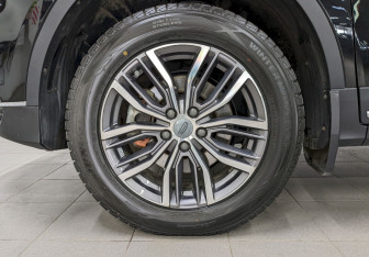 Подержанный автомобиль Geely Atlas Pro 2023 года (19 фото)