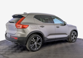 Подержанный автомобиль Volvo XC40 2020 года (5 фото)