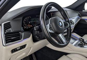 Подержанный автомобиль BMW X6 2021 года (15 фото)