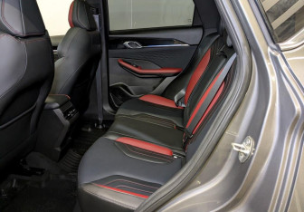 Подержанный автомобиль Geely Coolray 2024 года (12 фото)