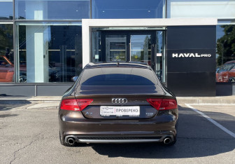 Подержанный автомобиль Audi A7 2011 года (6 фото)