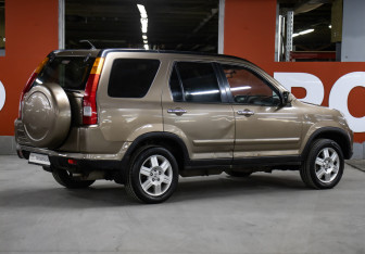 Подержанный автомобиль Honda CR-V 2003 года (5 фото)