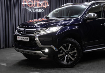 Подержанный автомобиль Mitsubishi Pajero Sport 2020 года (22 фото)