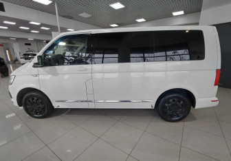Подержанный автомобиль Volkswagen Caravelle 2018 года (8 фото)
