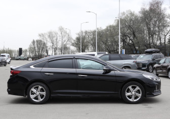 Подержанный автомобиль Hyundai Sonata 2017 года (4 фото)