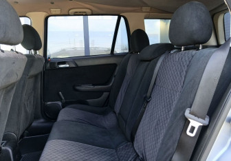 Подержанный автомобиль Opel Astra Wagon 2003 года (18 фото)