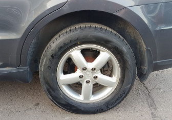 Подержанный автомобиль Hyundai Santa Fe 2010 года (14 фото)