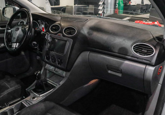 Подержанный автомобиль Ford Focus Hatchback 2008 года (7 фото)