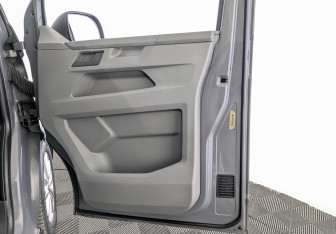 Подержанный автомобиль Volkswagen Caravelle 2020 года (25 фото)